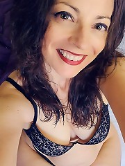 Amateur MILF Private Pics